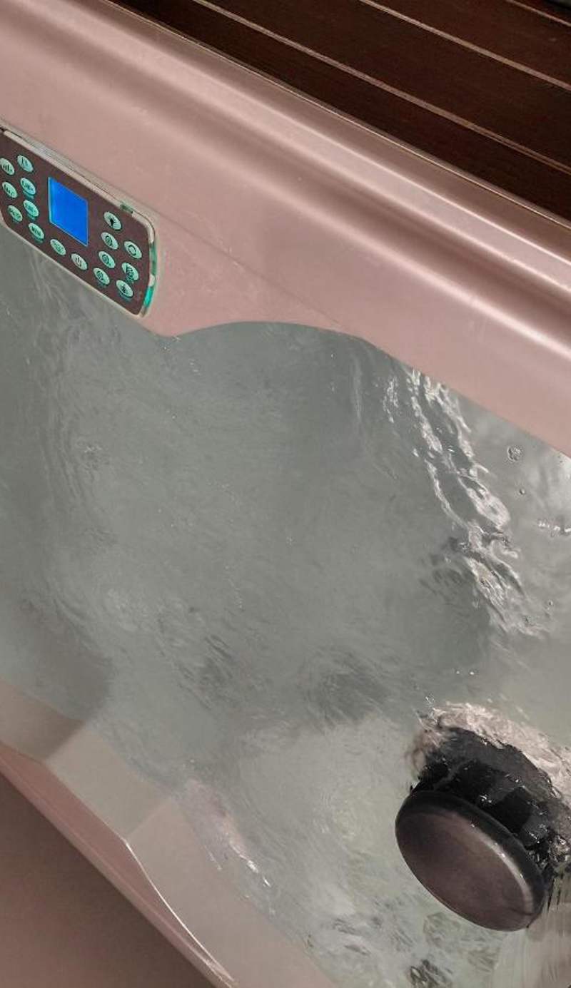 Capsule Japon - Jacuzzi - Netflix & Ecran Cinéma - Xbox