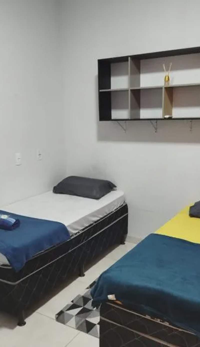Quarto individual com 2 camas box de solteiro hostel 940
