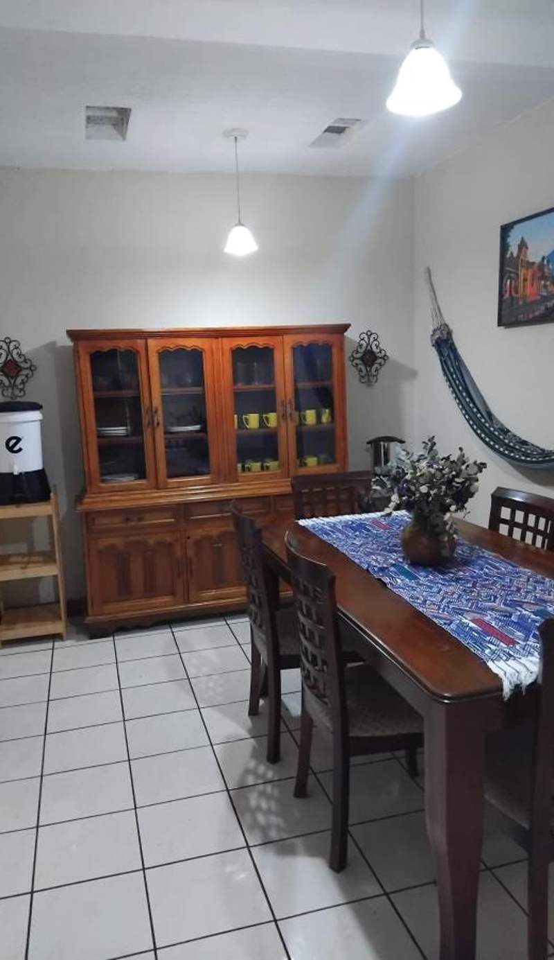 Chill House Flores