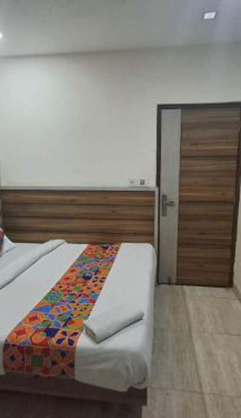 Capital Of Delhi Darshan Hotel - Family Hotel -Near New Delhi Railway Station