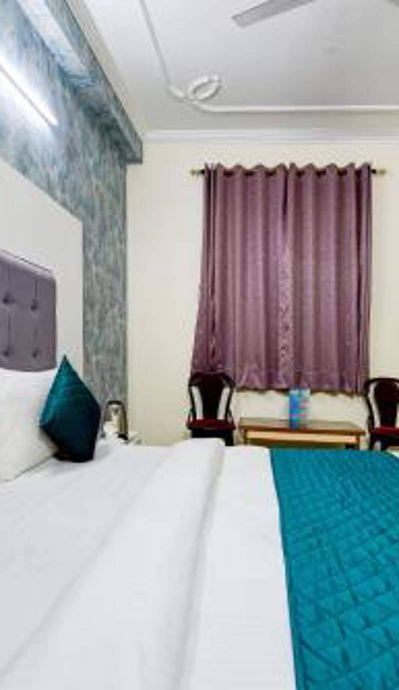 Hotel Mayank Plaza-Near IGI Airport Terminal-3
