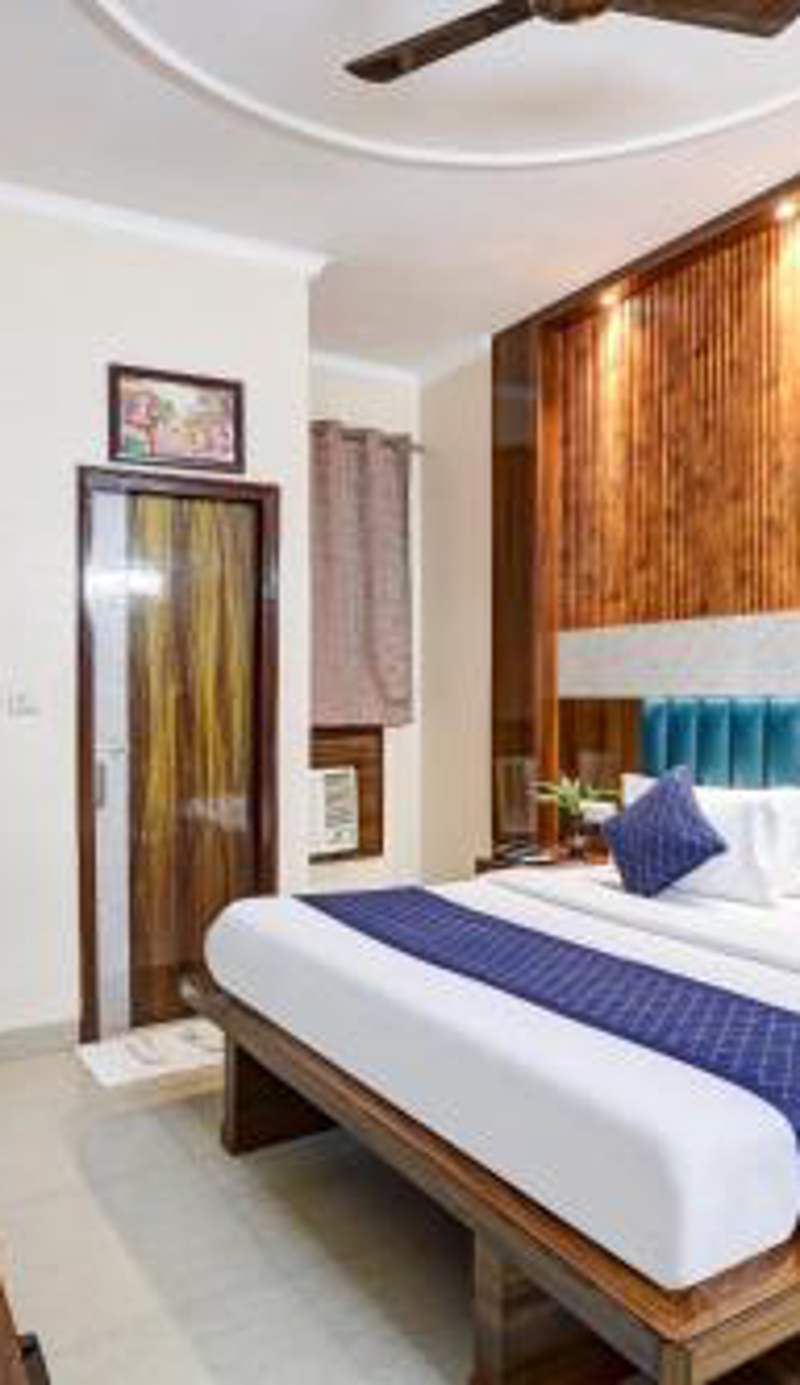 HOTEL TASHKENT PALACE - Budget Friendly, Near R K Ashram Metro Station