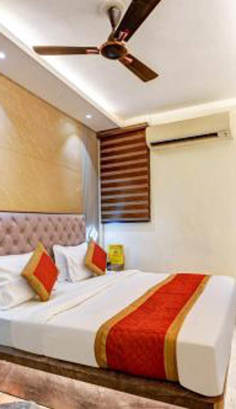 Hotel Coral Plaza - Near Connaught Place