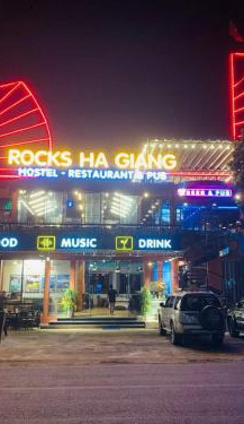 Rocks Ha Giang Hostel & Tour