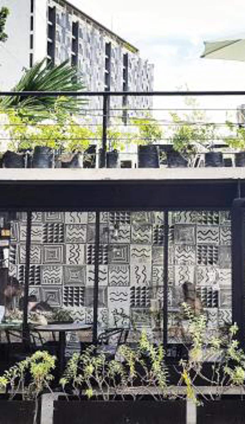 Murals Hostel and Cafe