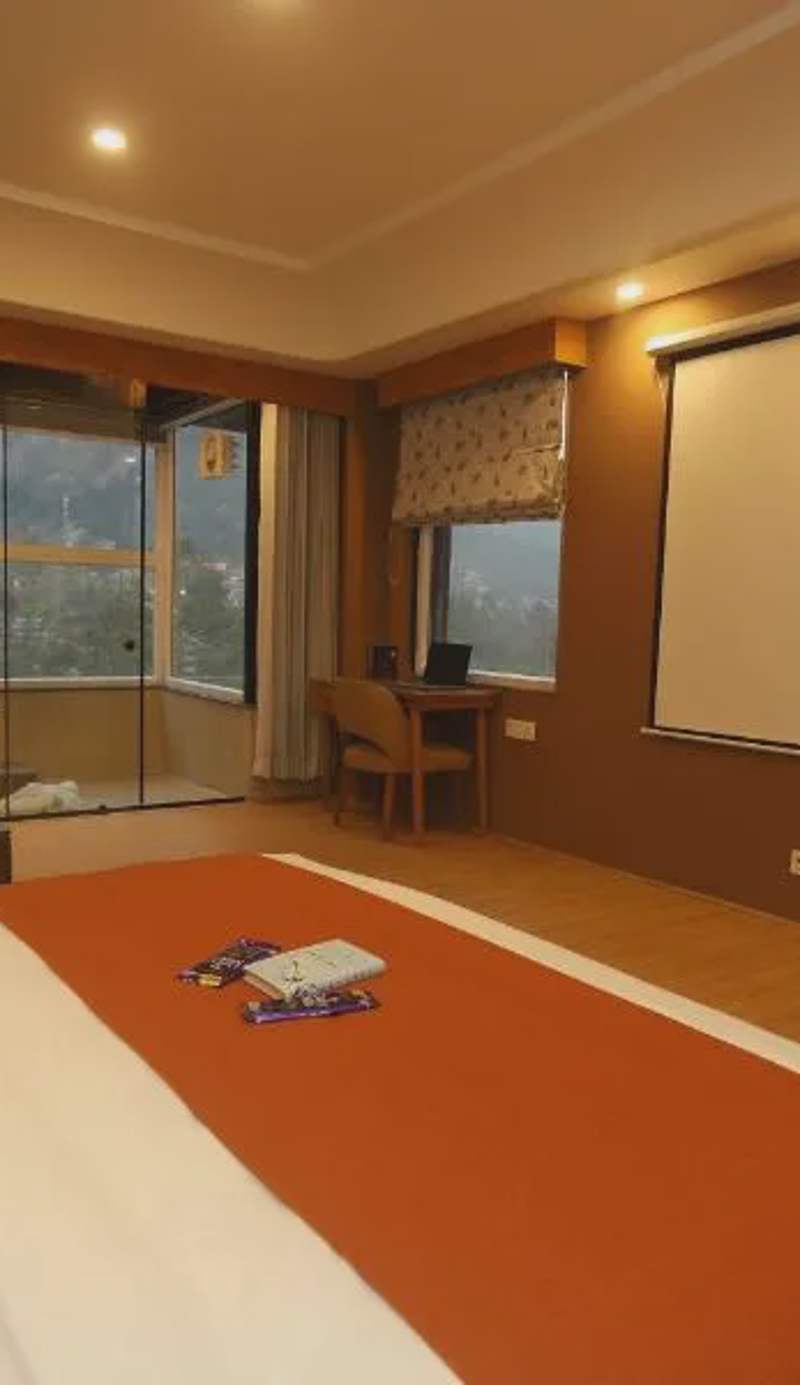 The Udit By West Western - Central Heated and Air Cooled - River View & Roof Top cafe & Bar