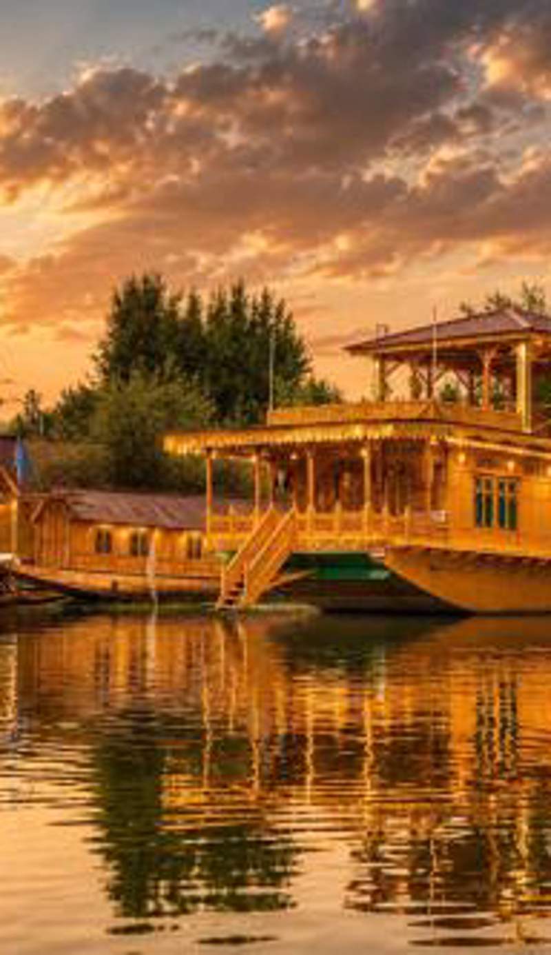 Dilnaaz Group Of Houseboats