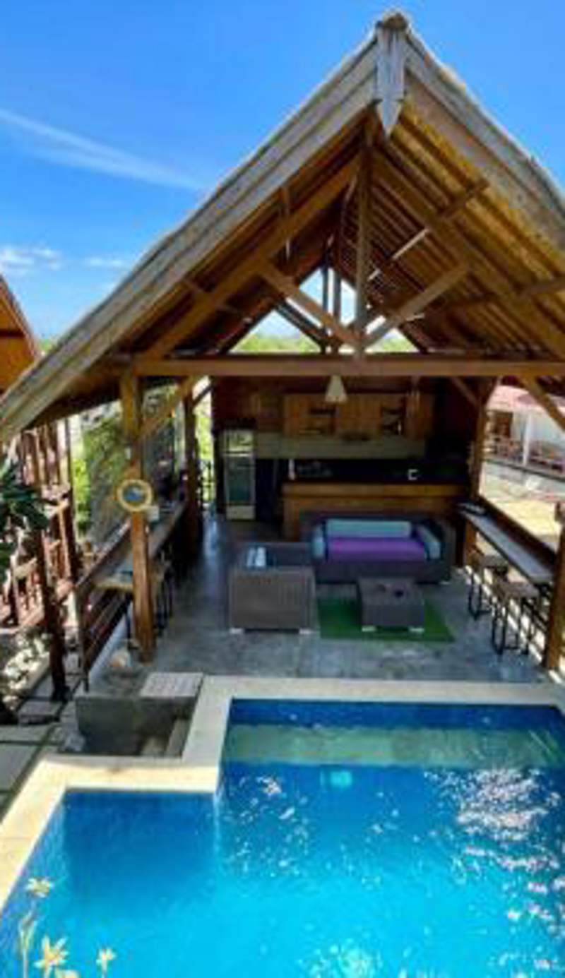 The golden Ave bungalow