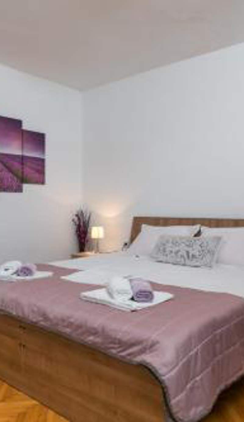 Mini apartment Petra - rooms Purple & Green with kitchen and garden
