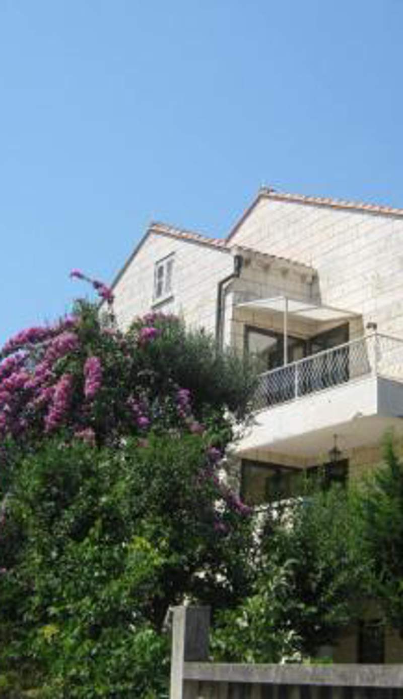 Apartments and Rooms Artemida