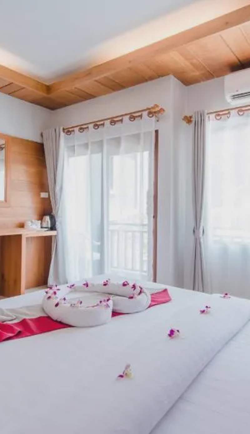 Lanta Ray Bay Hotel