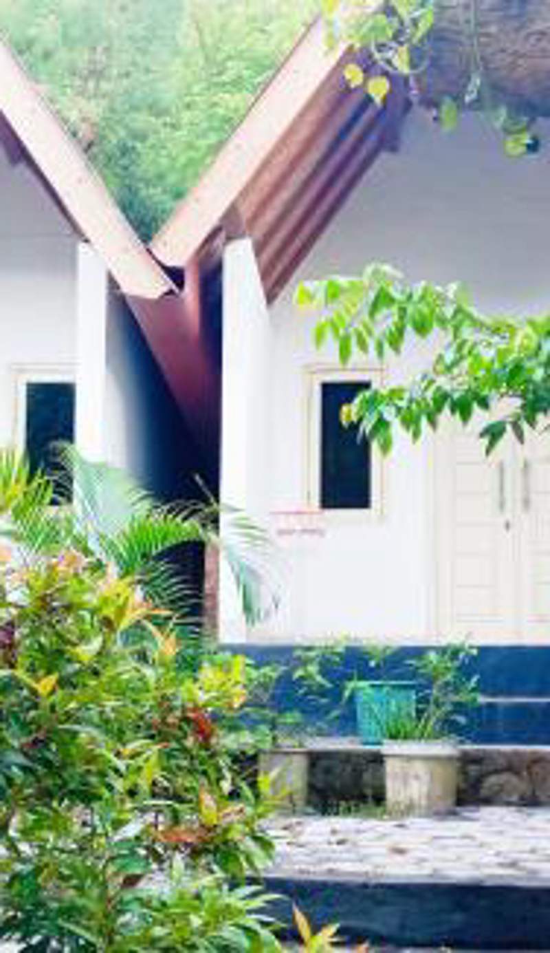 Putri Nyale Bungalows & Rooms