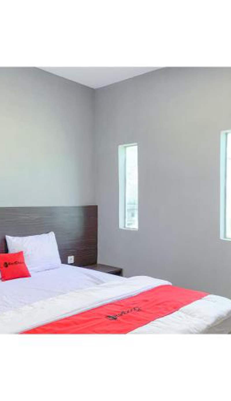 RedDoorz Plus at D San Residence Buah Batu