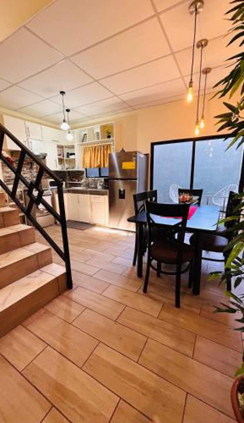 Bambú Family House, AC, WiFi, near Metrocentro Mall