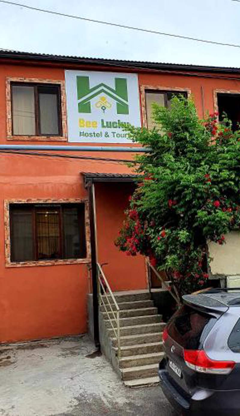 Bee Lucky Hostel and Tours