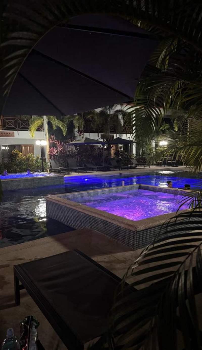 Bungalows Beachfront Hotel