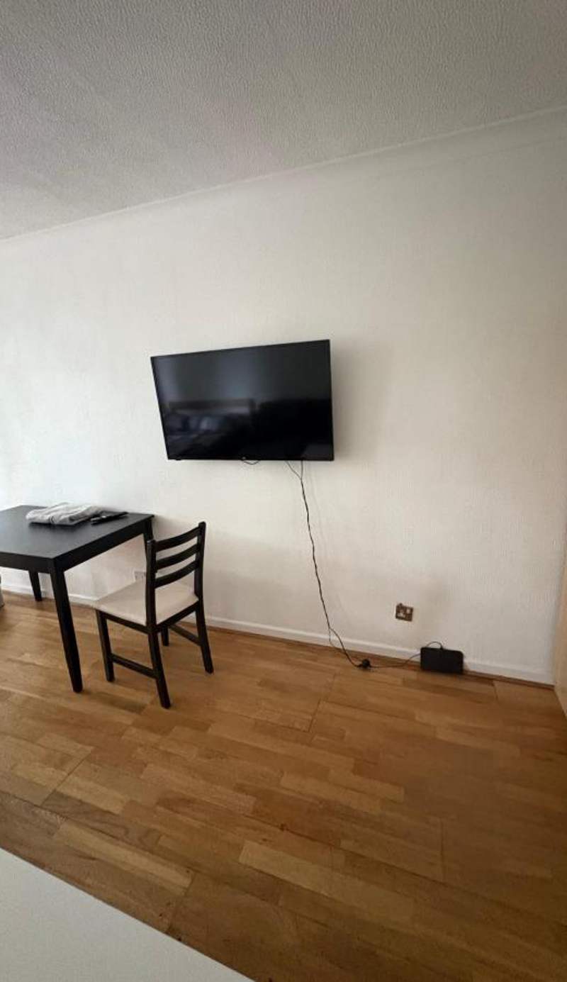 Laret Guest House