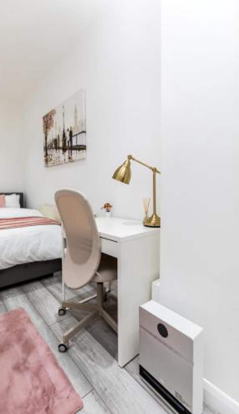 Deluxe studio Apartments - City Airport & Excel Ideal for Long stay