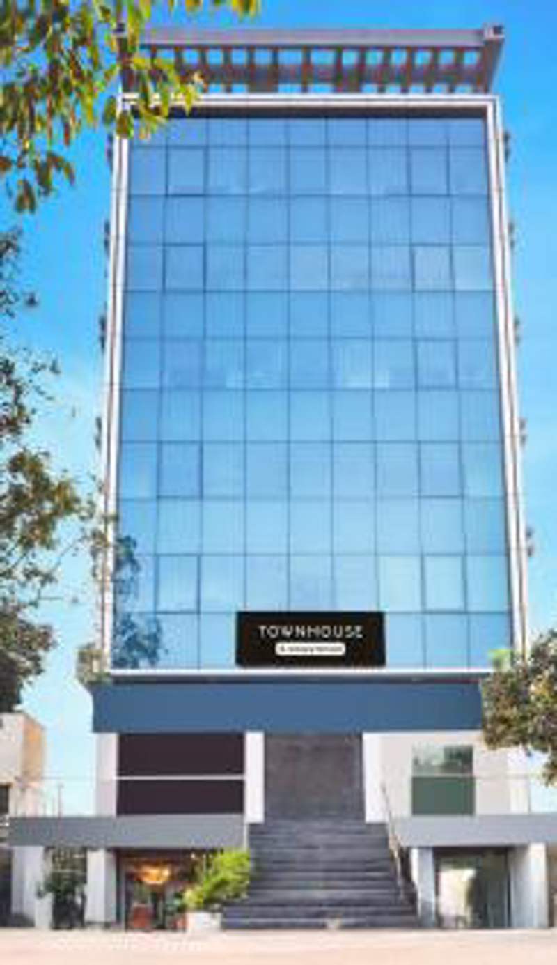 Super Townhouse Lohegaon Near Pune Airport Formerly Landmark Regency