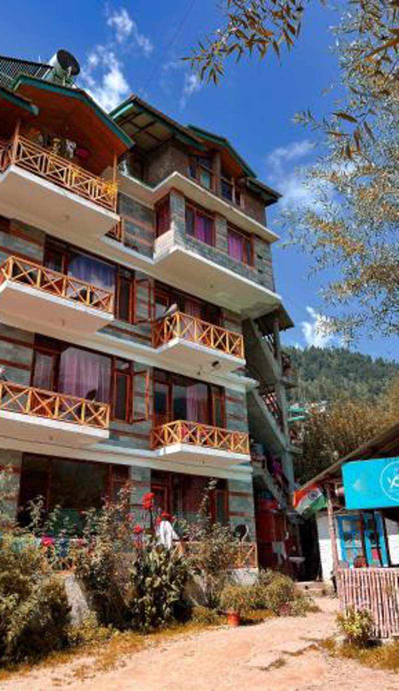 YOLO Social - The Social House & Cowork - Manali