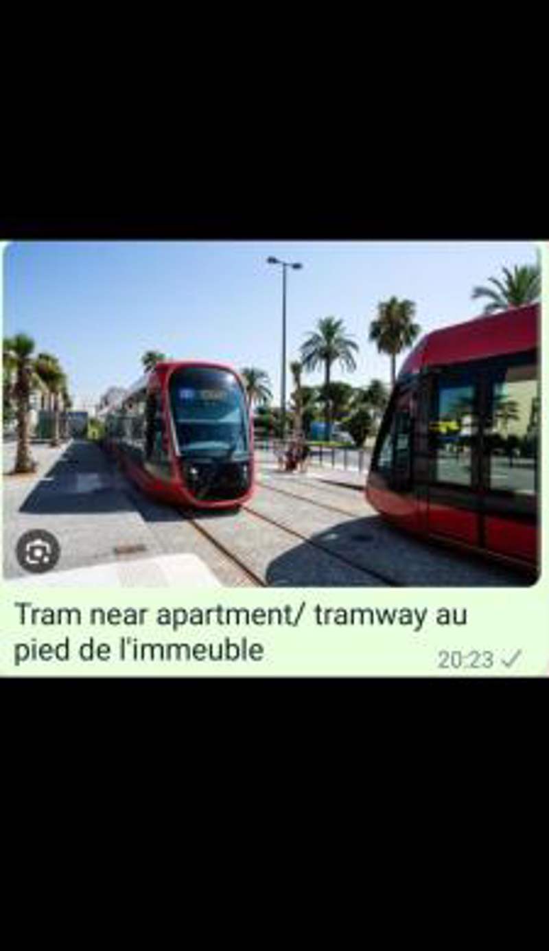 Grand Appartement, 2 ou 3 ou 4 pieces, tramway sur place, proche gare sncf St Augustin 900 metre , aéroport 1200 metre, plage ou Allianz riviera 10 min, palais nikaia 2 min , supermarché sur place, parking possible si disponible ou payant à 1000 metre