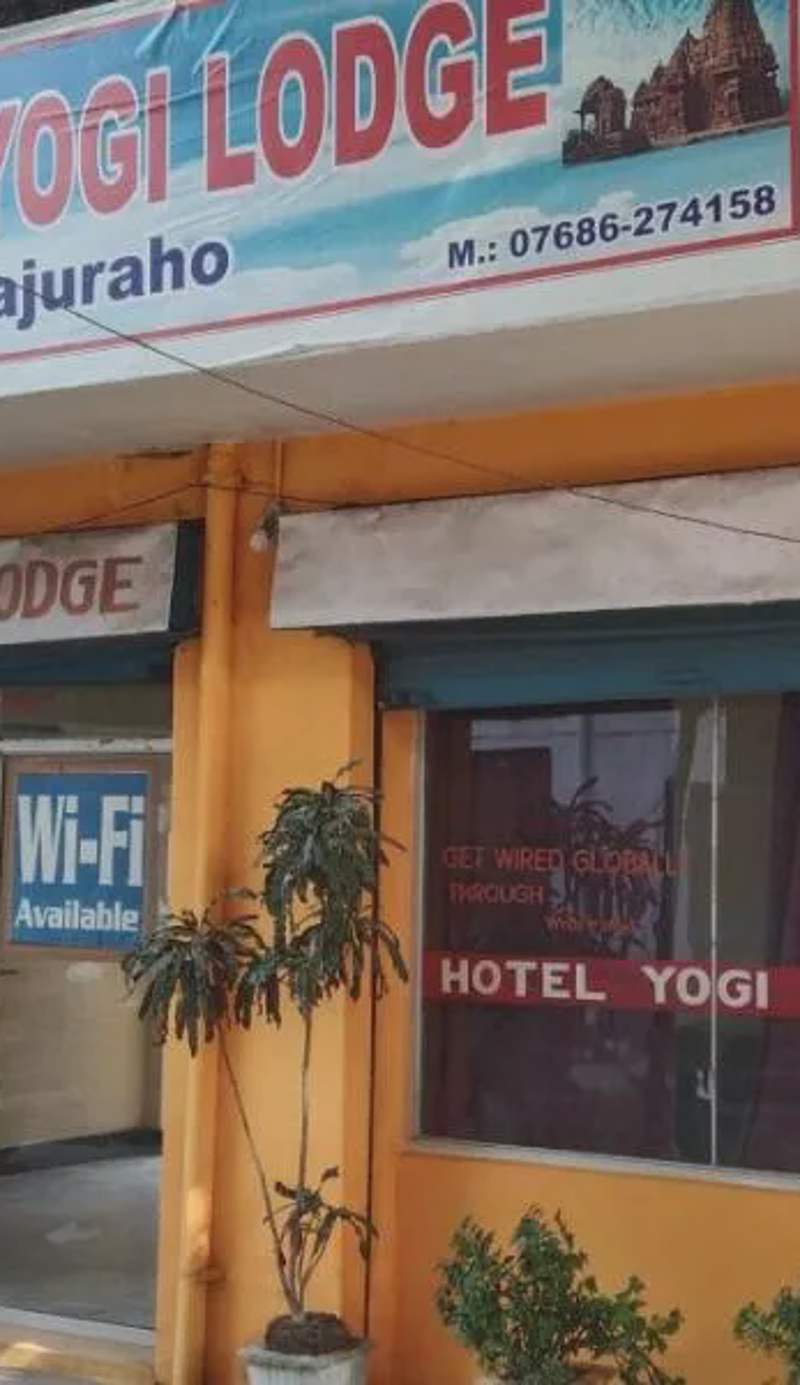 HOTEL YOGI LODGE