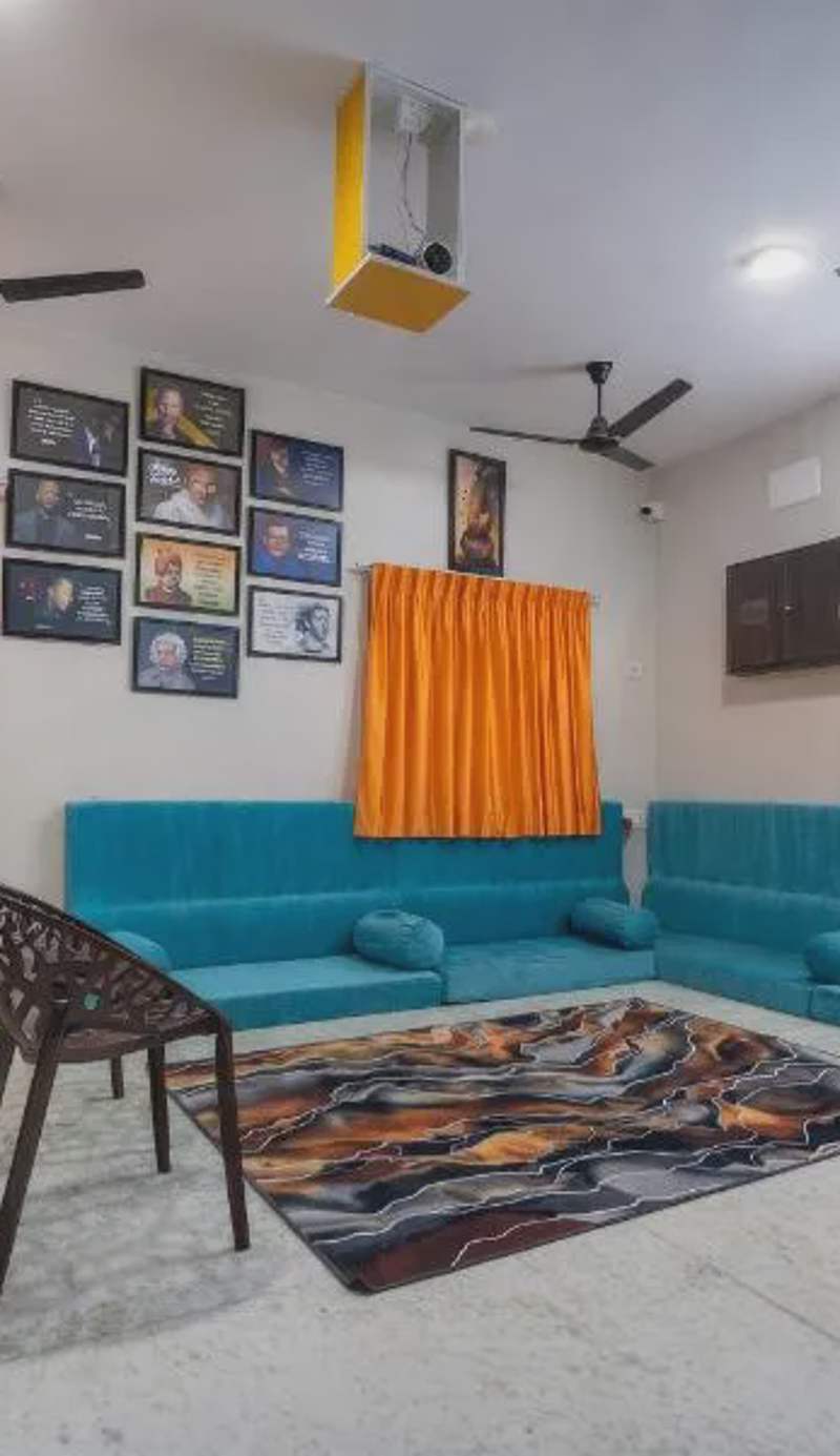 Rayzen Stays & Backpackers Hostel