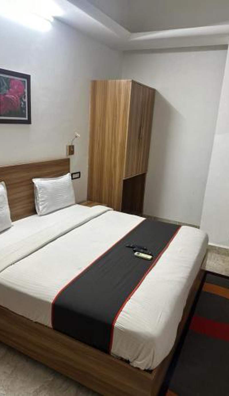 Gulnaar Inn Near US Counsulate Sankar nethralaya Apollo Hospital