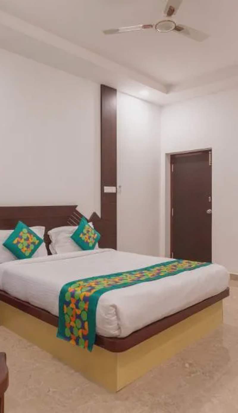Treebo Royal Plaza, 700 Mts From Promenade Beach