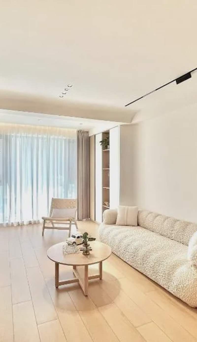 Stylish 3 RMs city APT, with laundry sets, Easy to go main locations