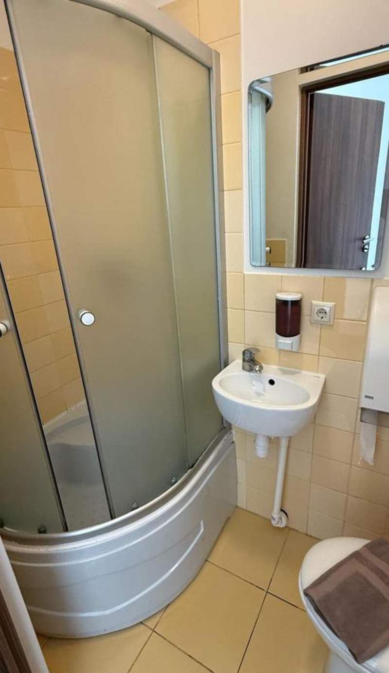 Happy Hotel