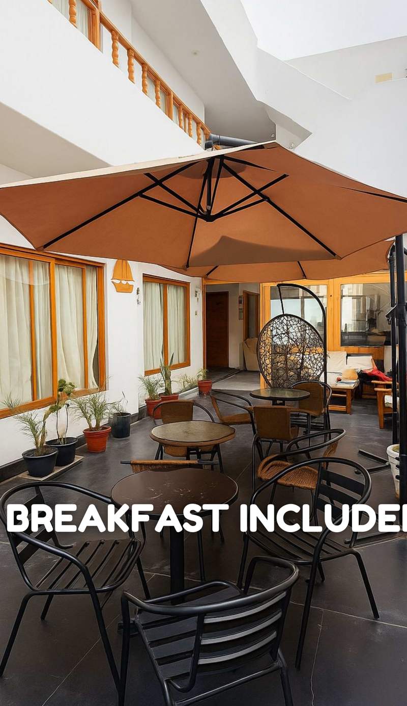 Ravenala Paracas Hostel