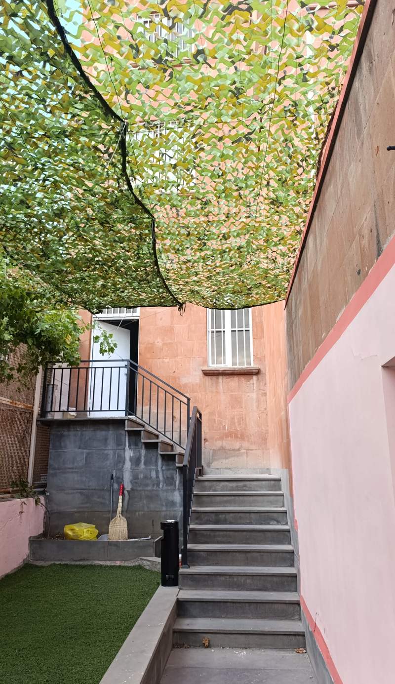 Dreamer's Den Hostel and Tours