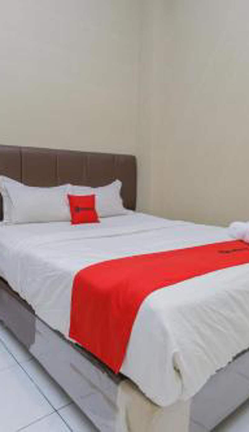RedDoorz near BG Junction Surabaya
