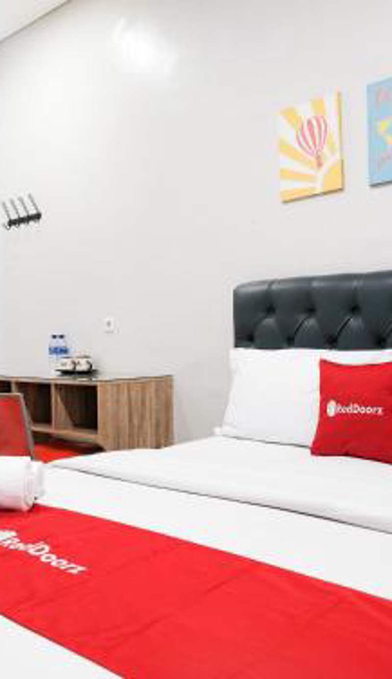 RedDoorz near Ciputra Golf Surabaya