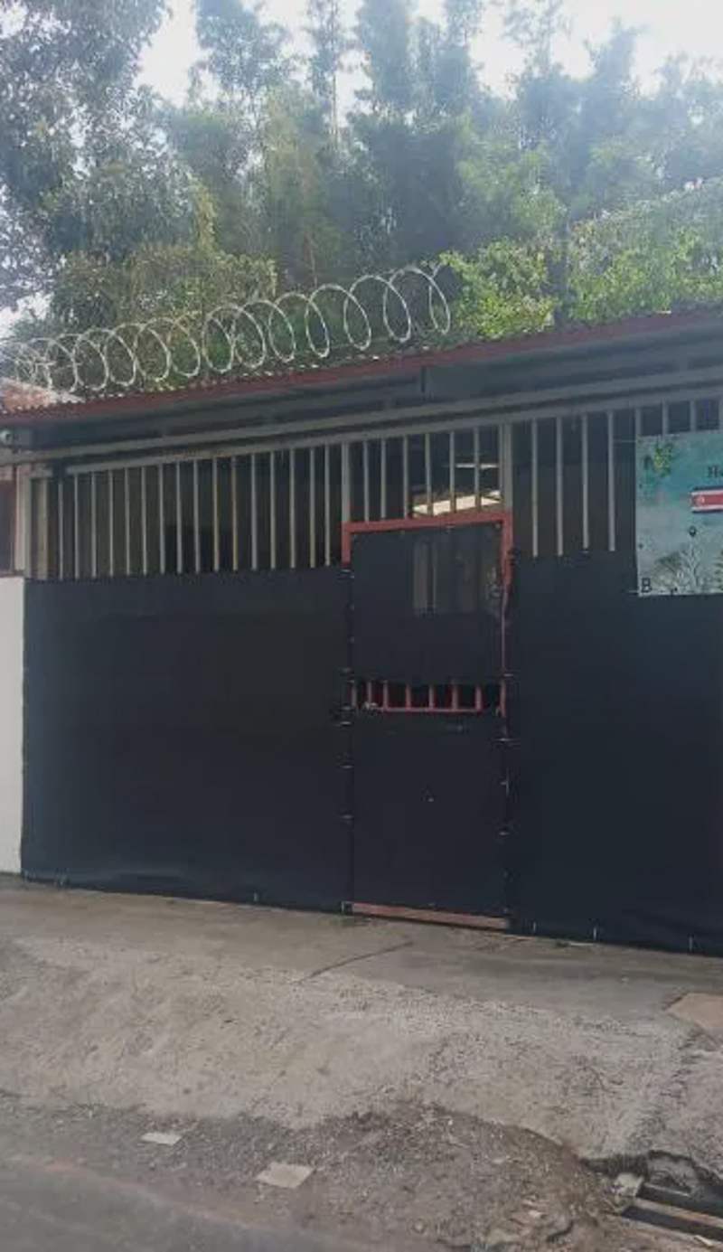 Hogar tico-estadounidense cerca de aeropuerto