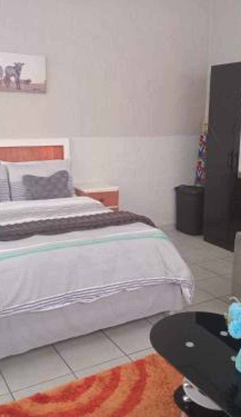 Close Curtains Maboneng