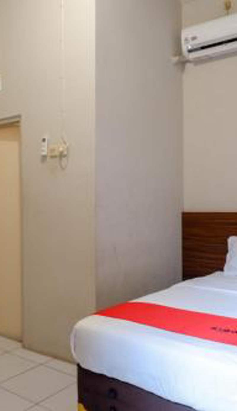 RedDoorz near Stasiun Tawang Semarang