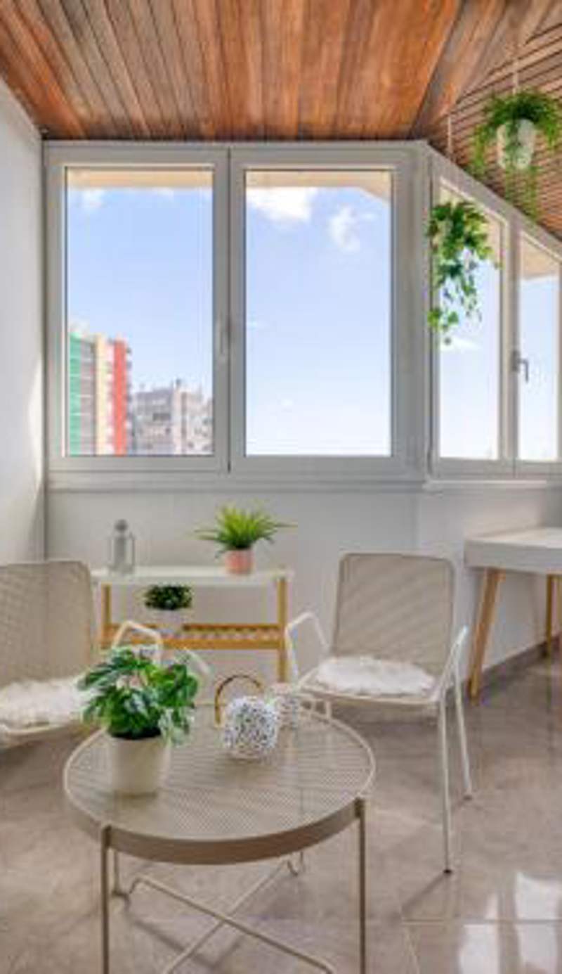 Bright Townhouse - Views - 5 min walk to the Beach