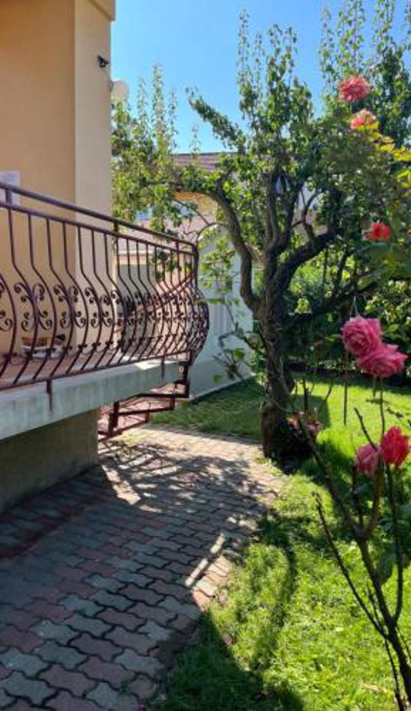 Rose Apartment with Garden & freeparking