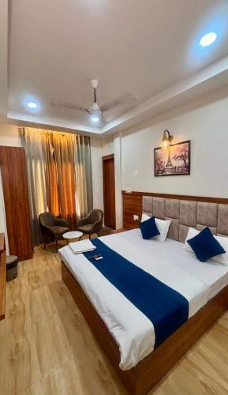 Om divine hotel