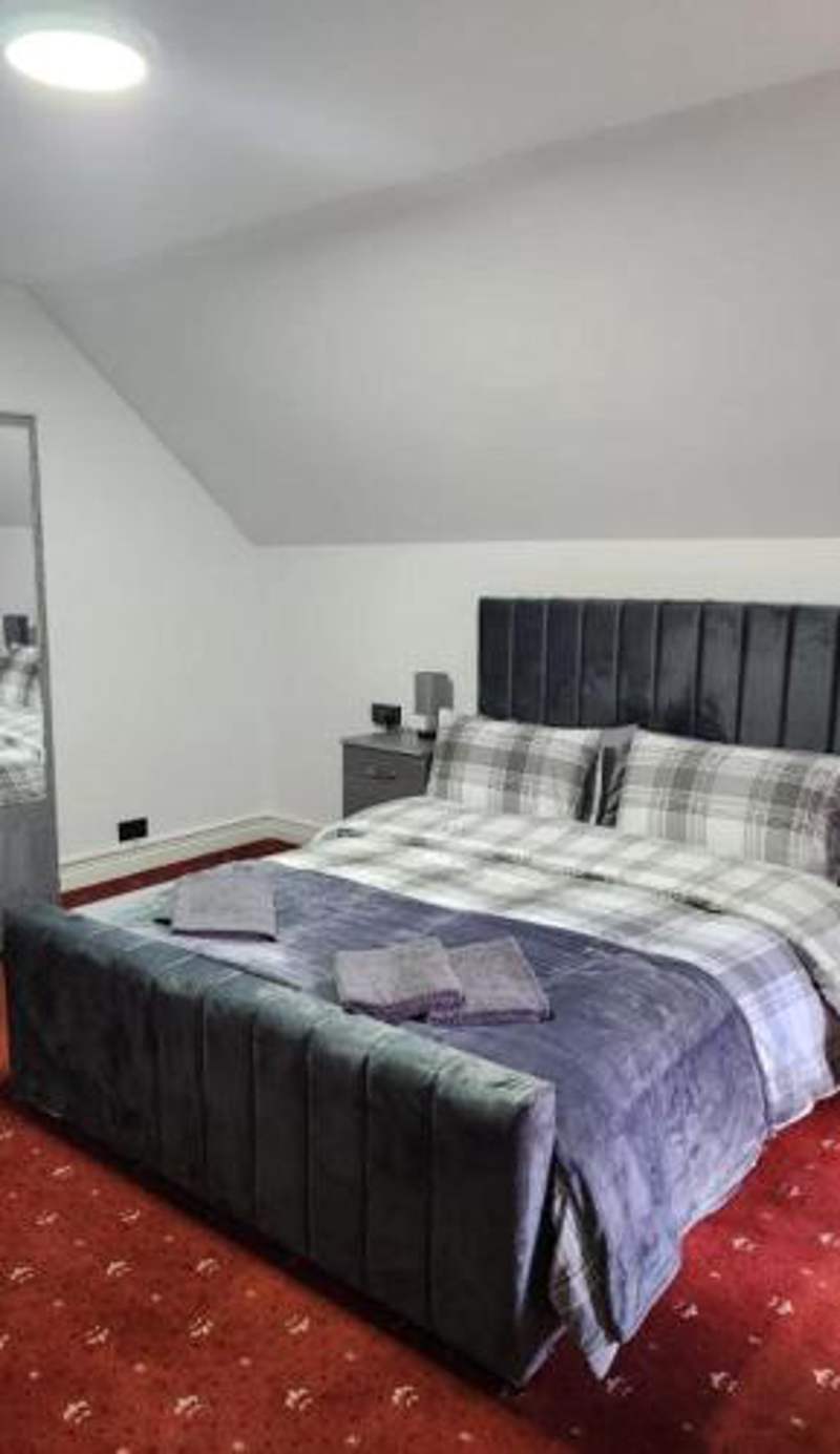 Rainsough Cottage Guest House - Shared Bathroom - Free Parking & WiFi
