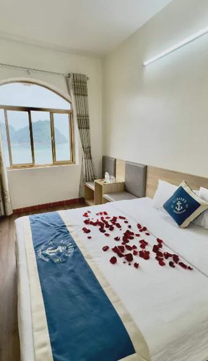 Cat Ba Plaza Hotel