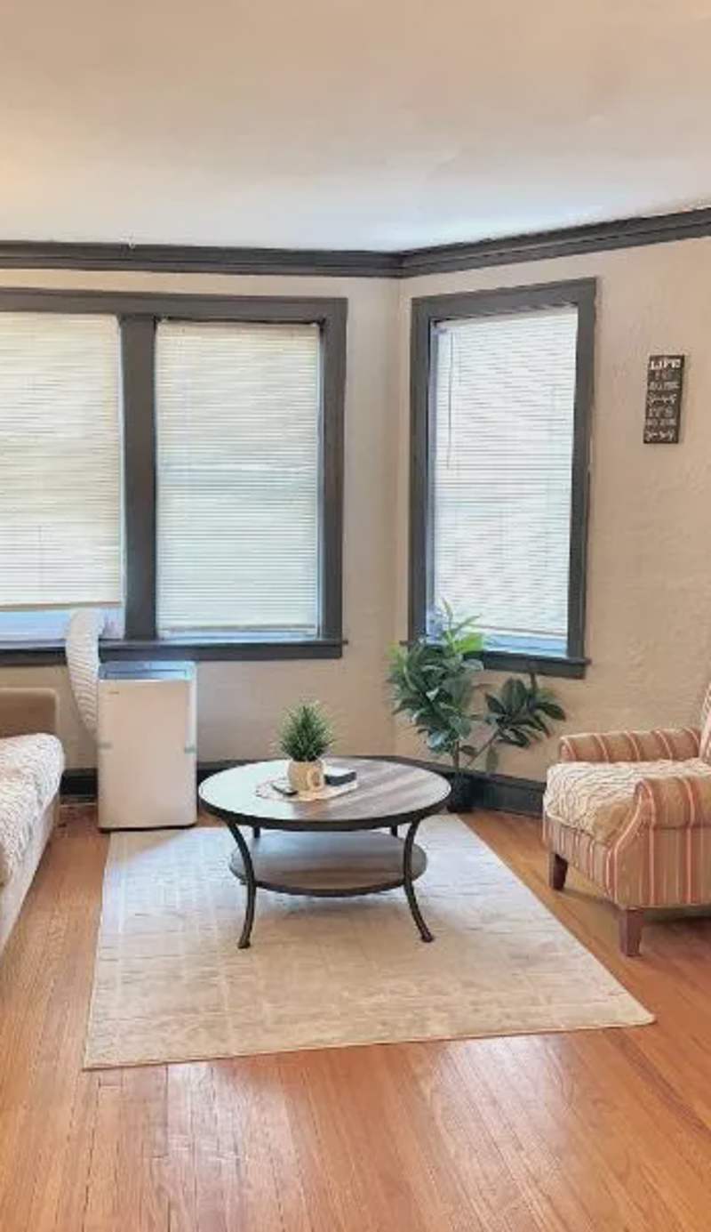 Quiet 1BR, Eat-In Kitchen, Close to Midway