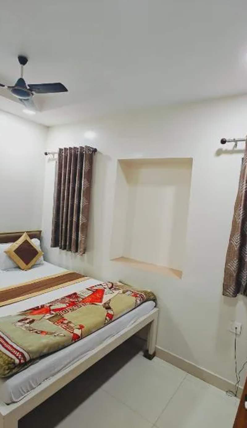 CN Comforts Hotel & Dormitory