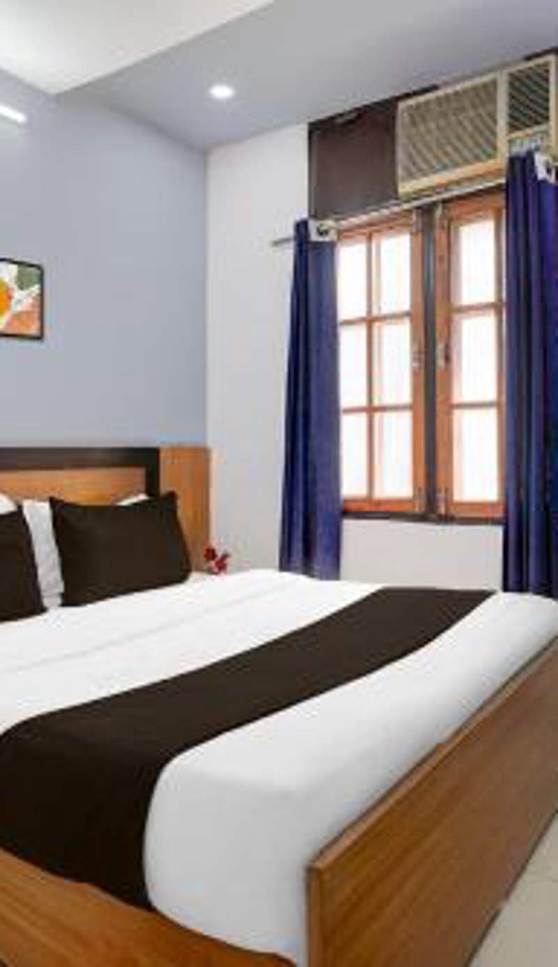 Super OYO Hotel O Gomti Nagar Near Amity Formerly Hotel Green Apple