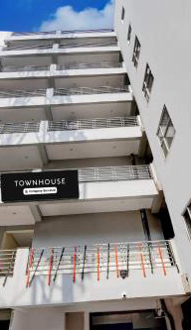 Super Townhouse Sector 18 Udhyog Vihar