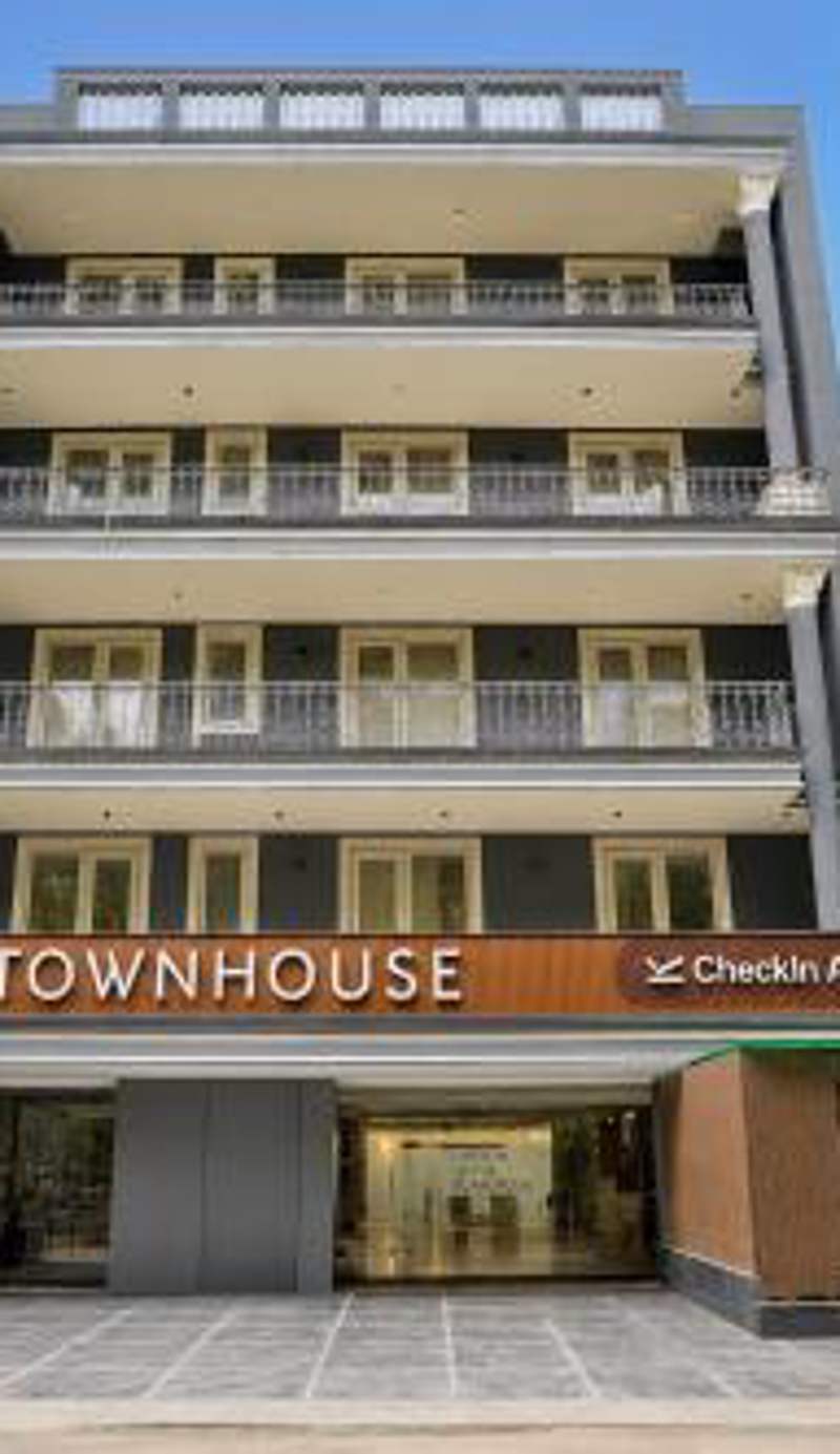 Super Townhouse Oak Udyog Vihar