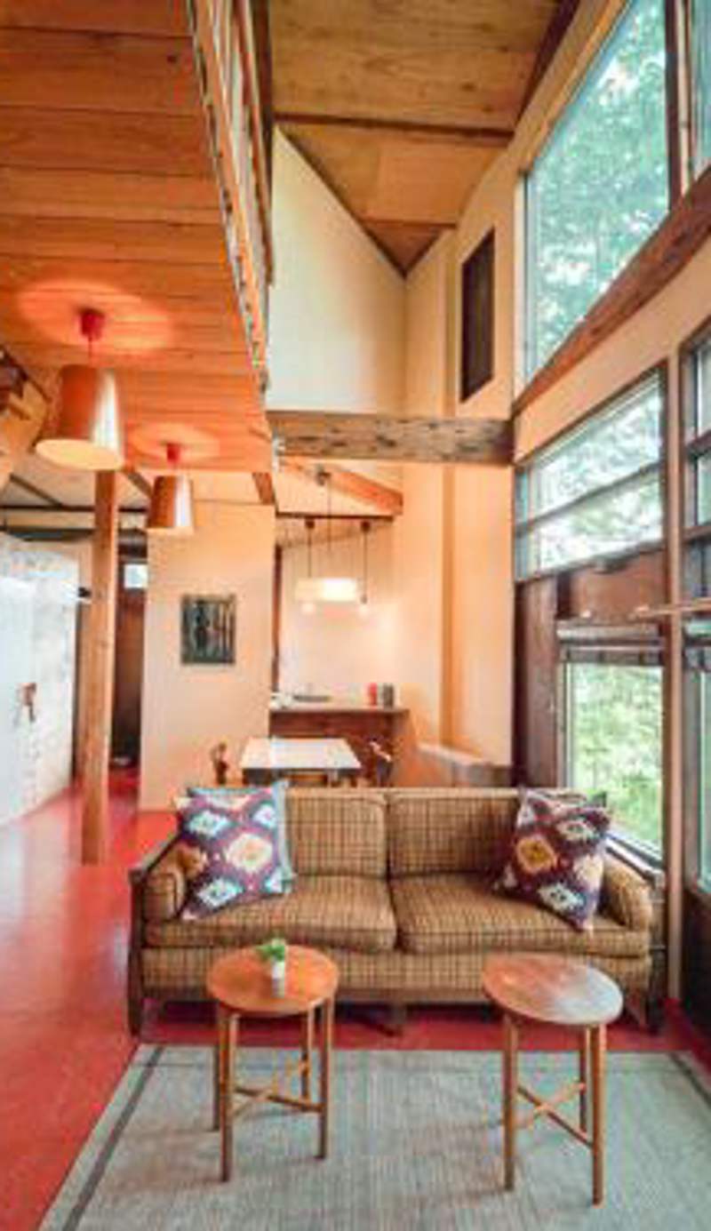 Oval Mountain Lodge