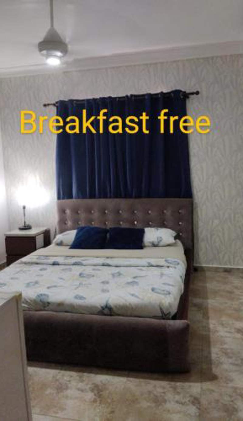 Nely y Pietro share apartment